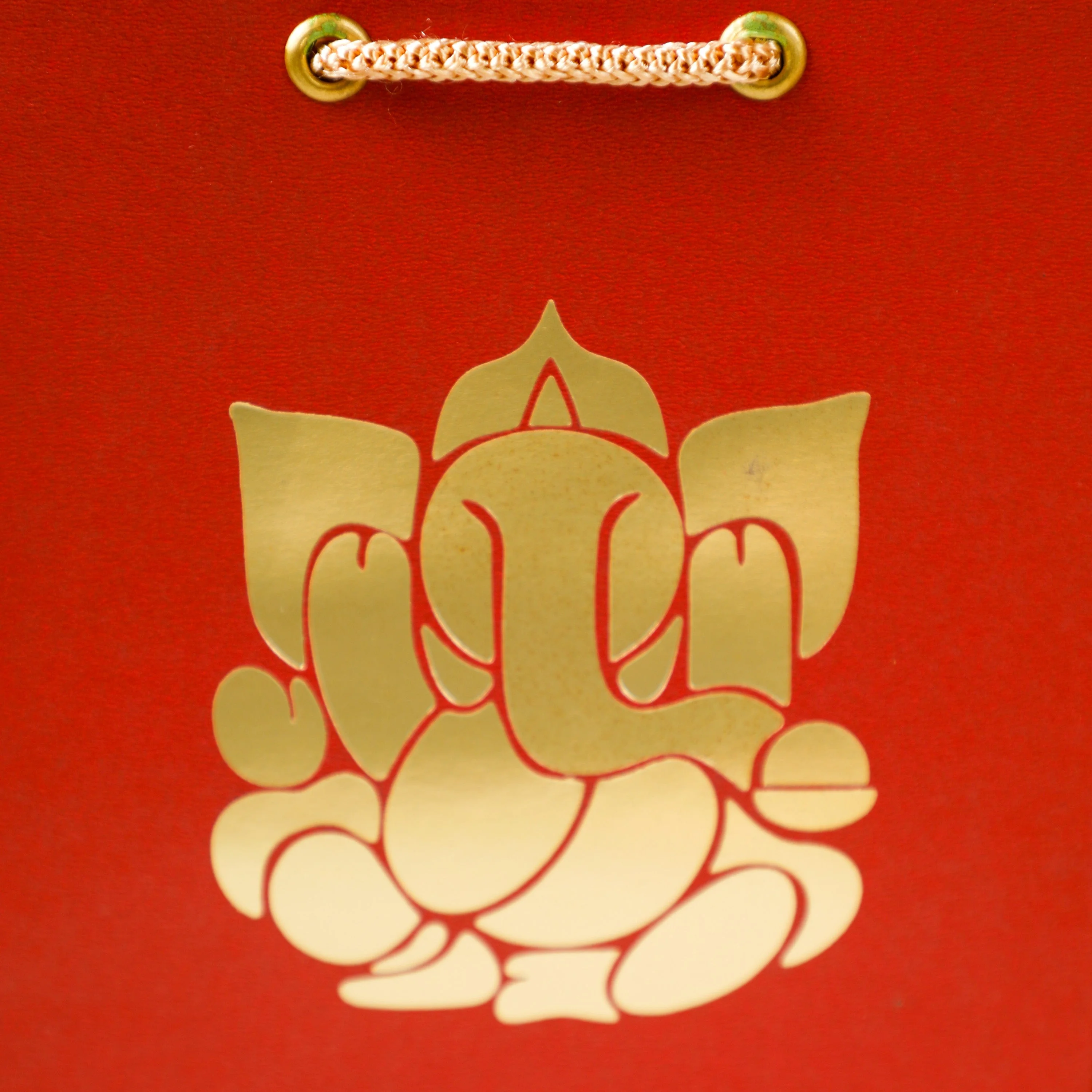 &bull;&nbsp; 1 Ganesha bag