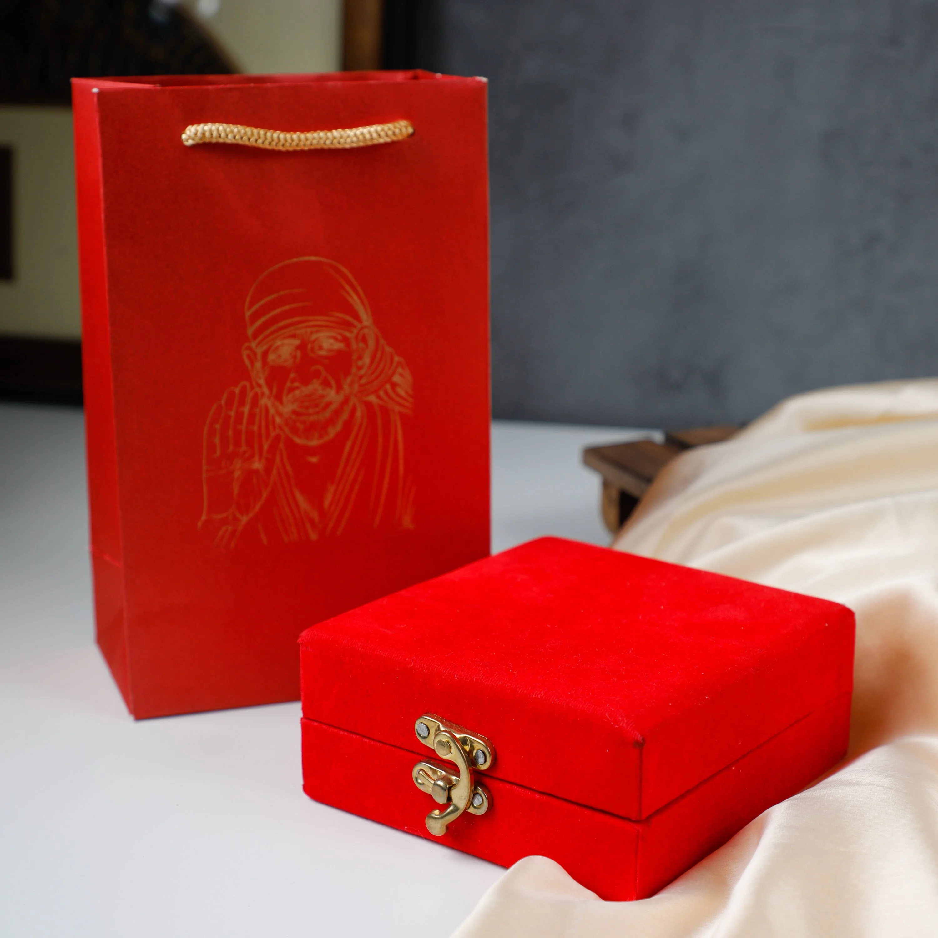 &bull;&nbsp; 1 Sai baba bag&nbsp;