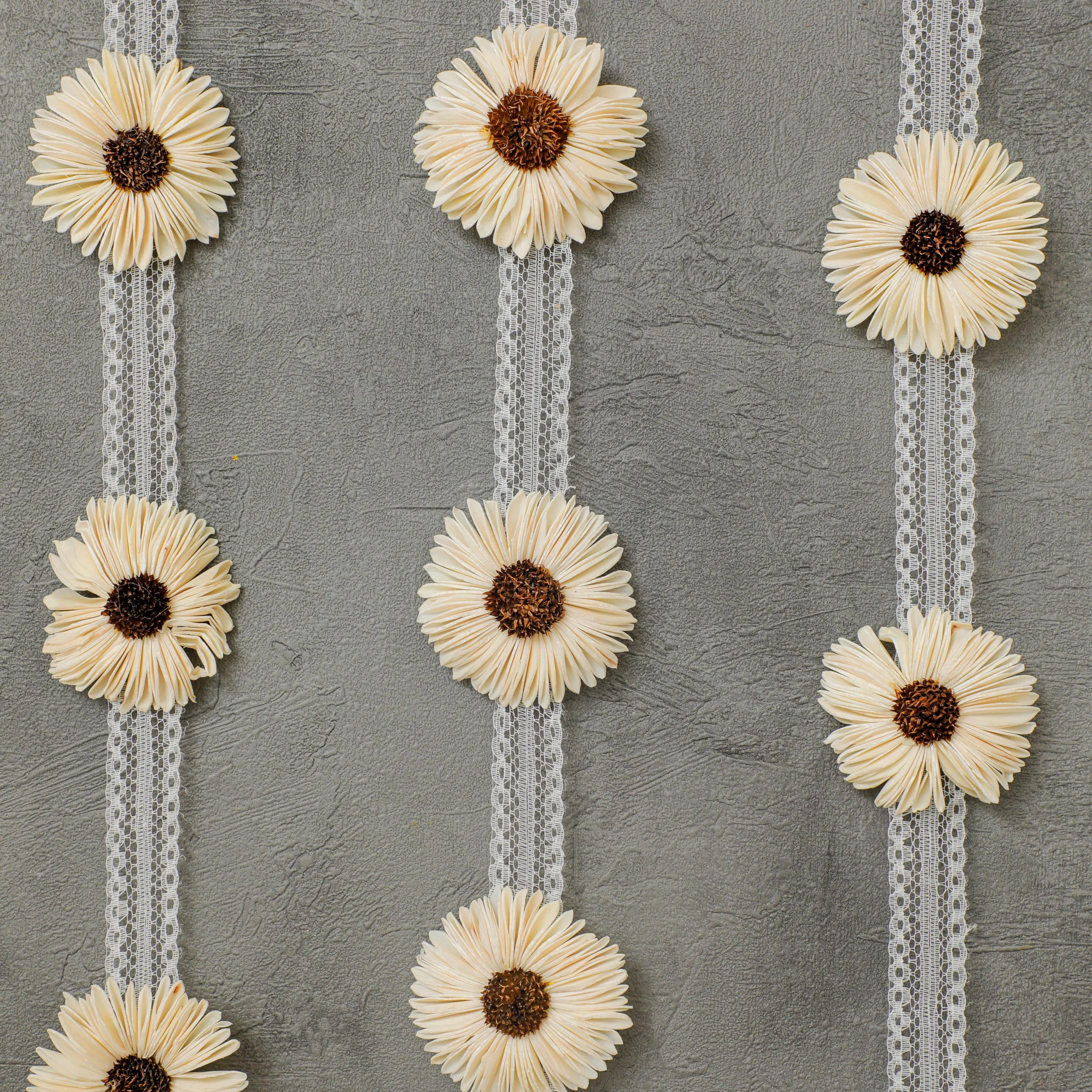 Lace Daisy Garland