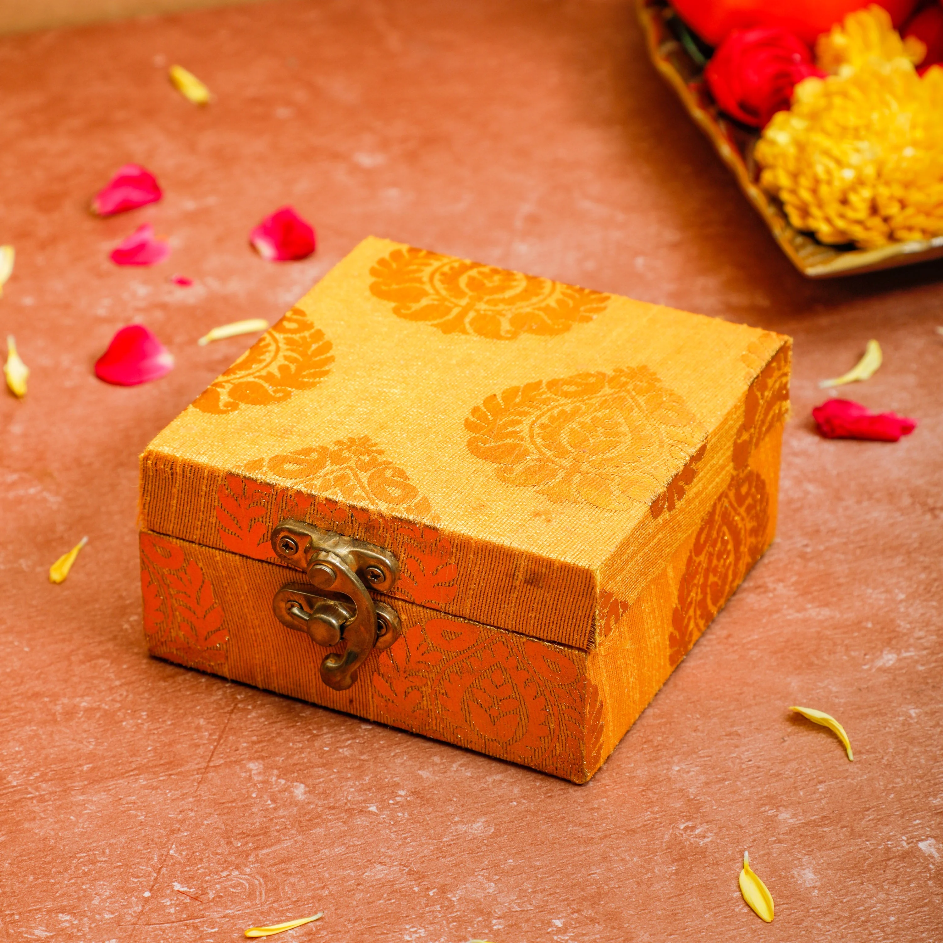 Ceramic Scented Candle + Motif Design Raw Silk Box