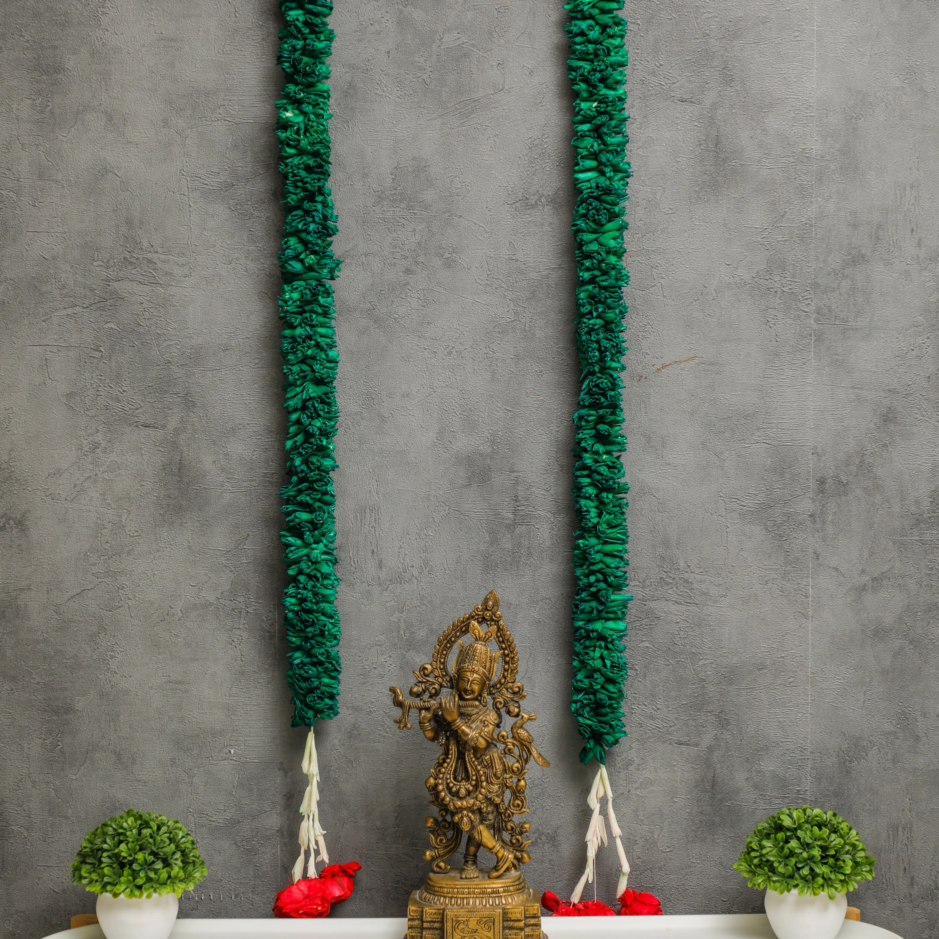 Green & Red Shola Garland