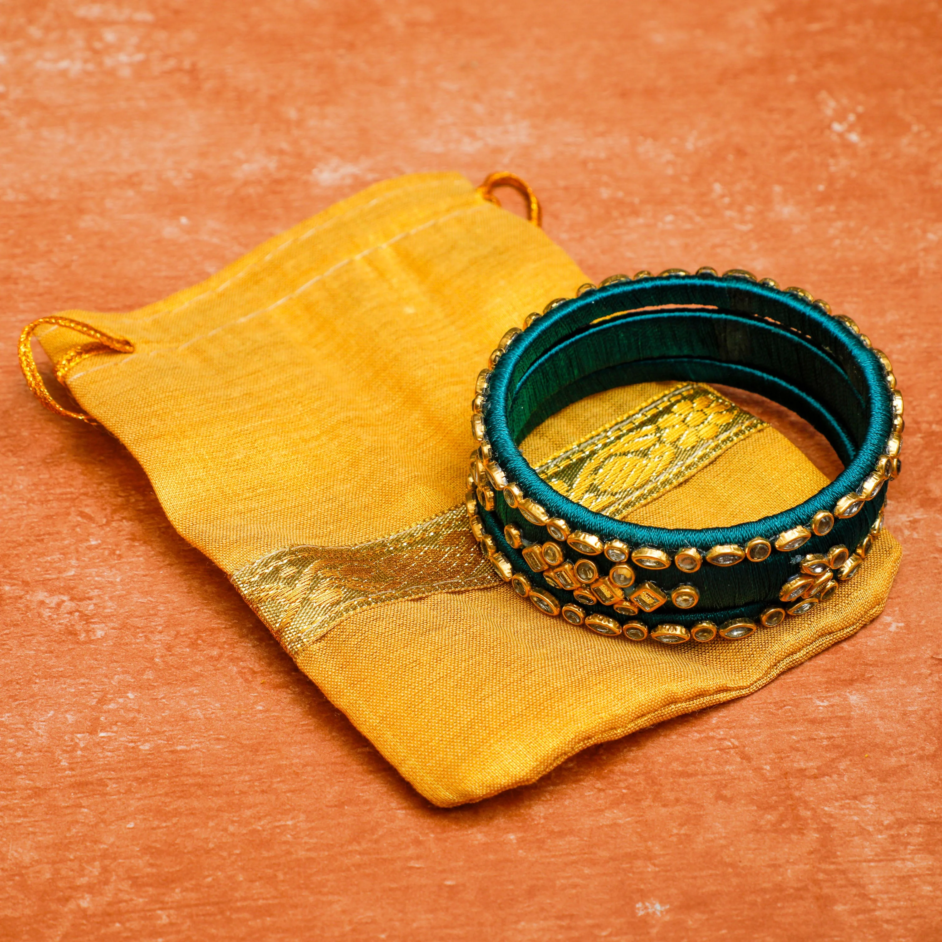 Package(s): 3 Pc Bangles